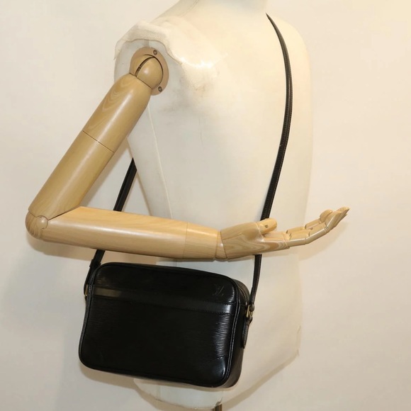 Louis Vuitton Black Epi Leather Trocadero 24 Crossbody Bag - Picture 3 of 16